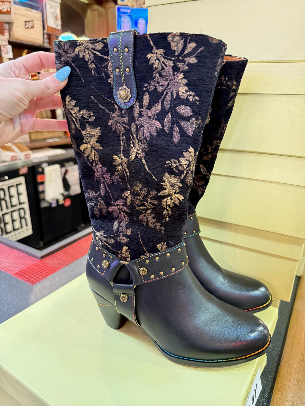 L'artiste Wyoming in Black Multi