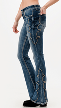 Load image into Gallery viewer, Josie Bootstitch Easy Flare Jeans

