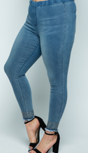 Load image into Gallery viewer, Vocal Curvy Girl Jeans

