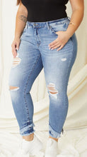 Load image into Gallery viewer, Kan Can Curvy Girl Distressed Jean
